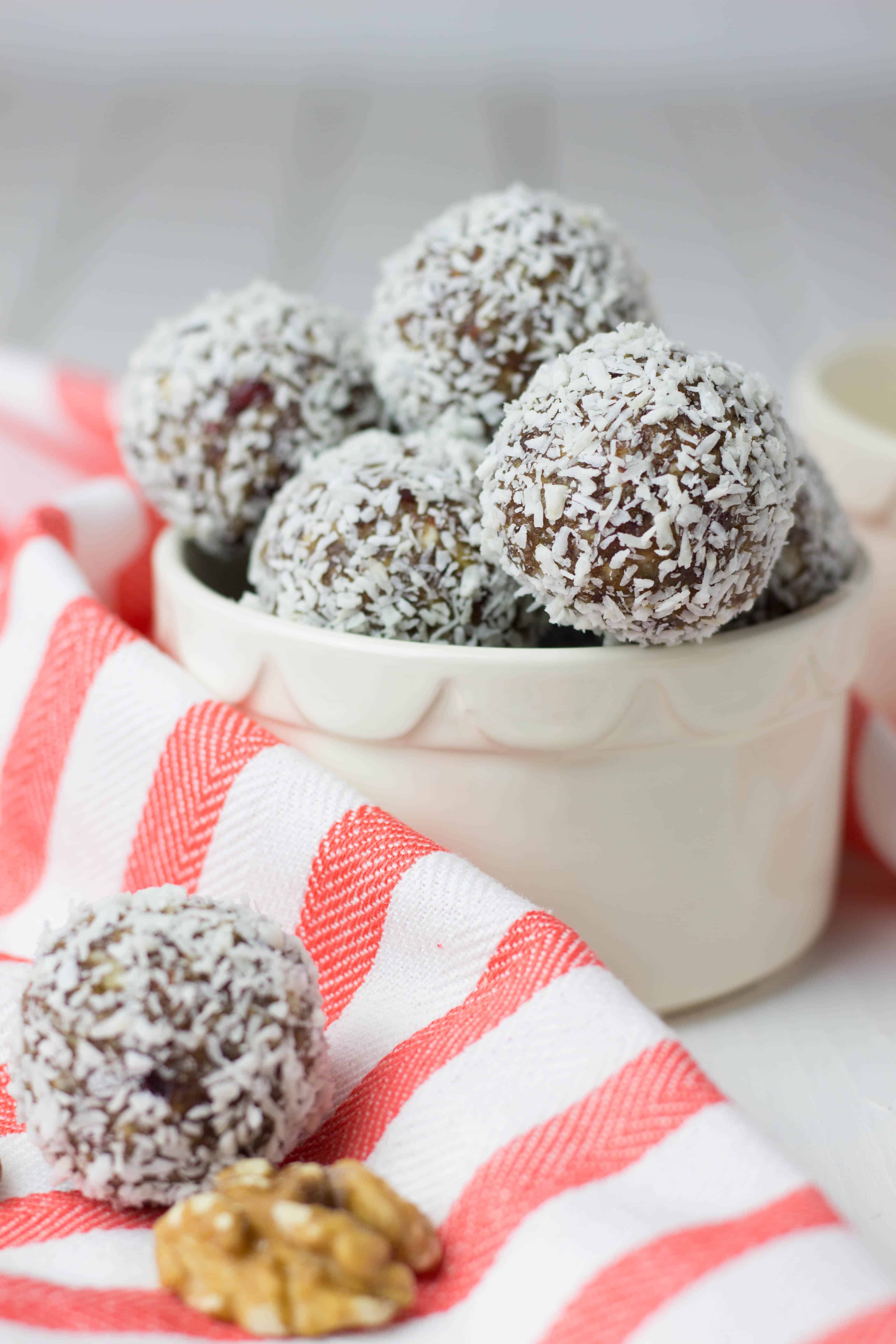 No Bake Energy Bites with Dates and Nuts