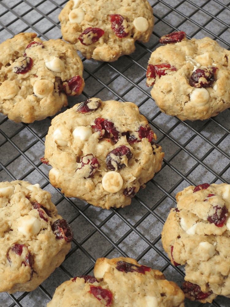 Oatmeal Cookies with Cranberries and White Chocolate