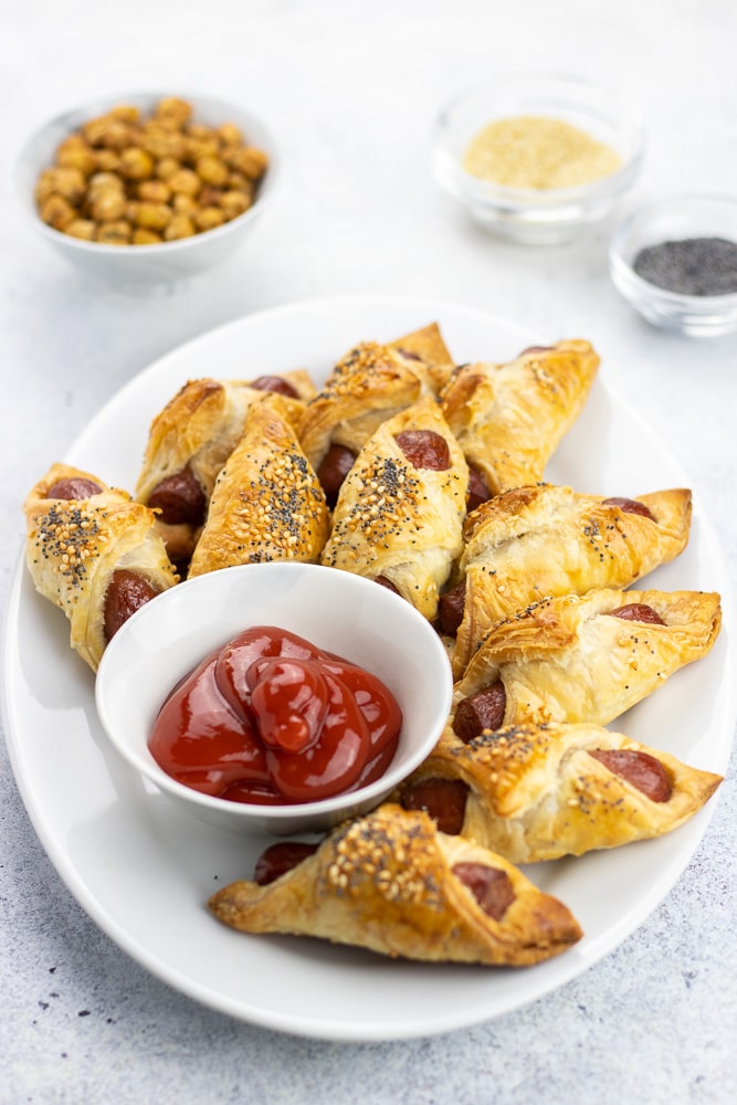 Pigs in a Blanket is the best easy appetizer for a party. Made just with 2 main ingredients, puff pastry and hot dogs, it will be a great treat for a crowd!