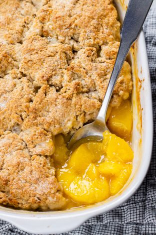 Old Fashioned Peach Cobbler - Veronika's Kitchen