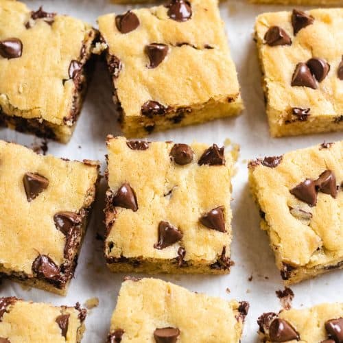 Blondies, cut in squares, on a partchment paper.
