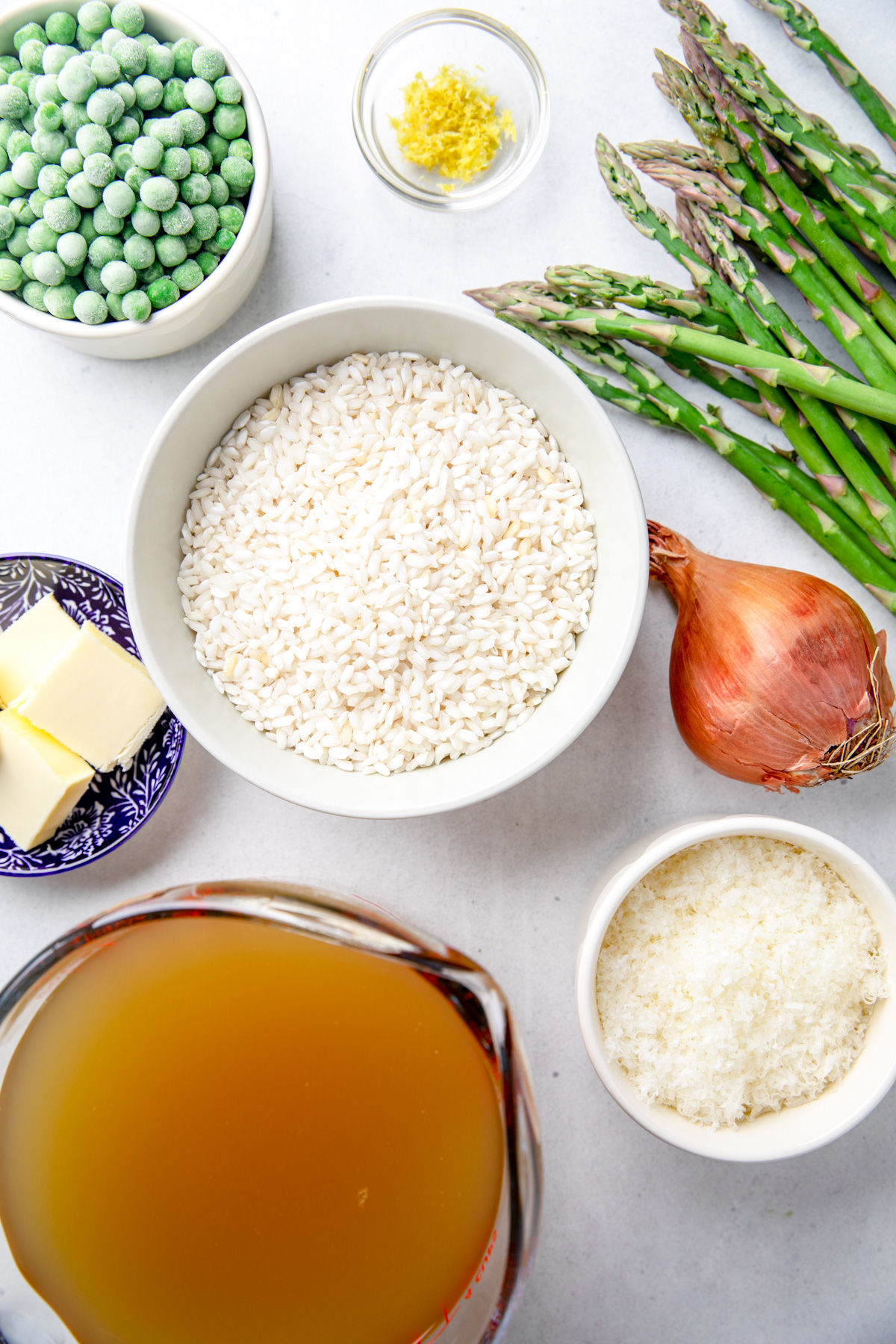 Ingredients to make risotto with pea and asparagus.